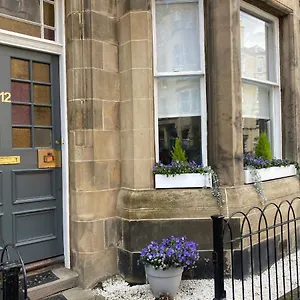  Apartment Lovely Main Door 2 Bed