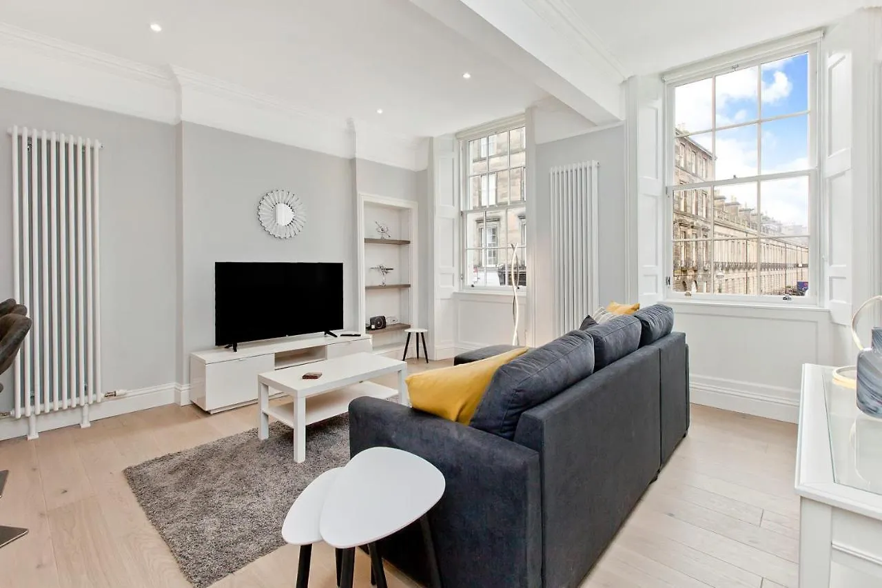 Modern & Spacious 1 Bed Apt, West End Edinburgh Apartment